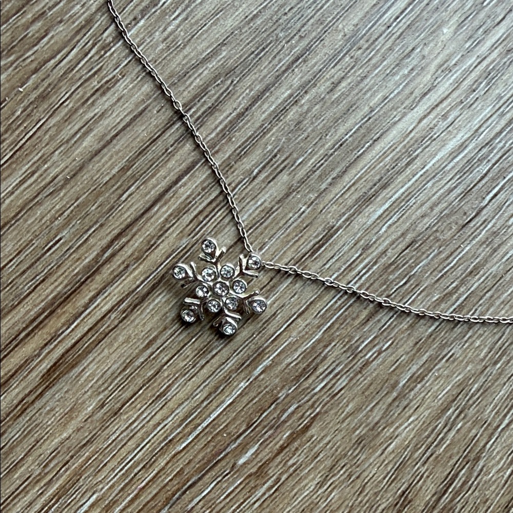 Silver Snowflake Pendant Necklace